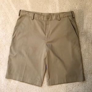 GUC Dark khaki Nike golf shorts sz 32